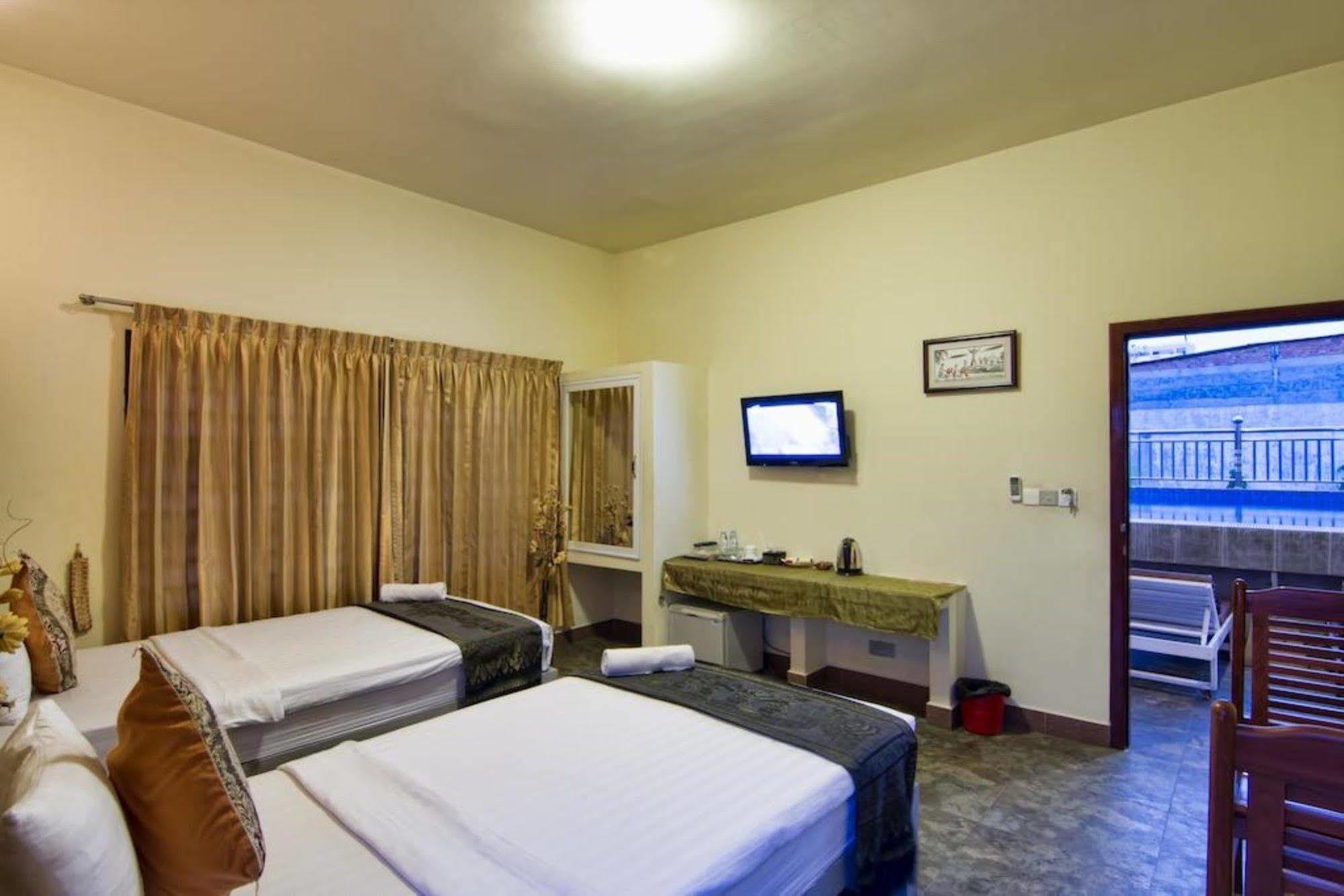 G Eleven Hotel Phnom Penh Esterno foto