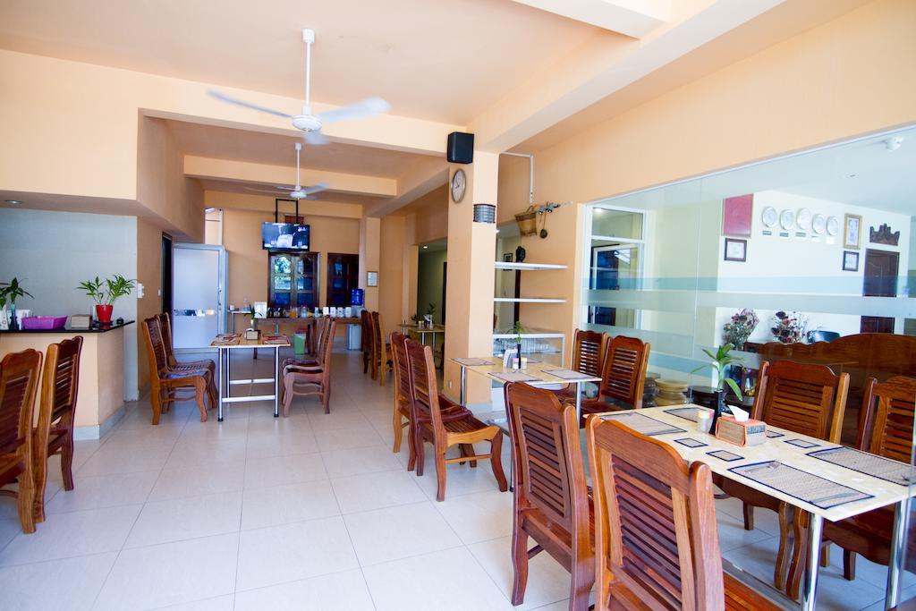 G Eleven Hotel Phnom Penh Esterno foto