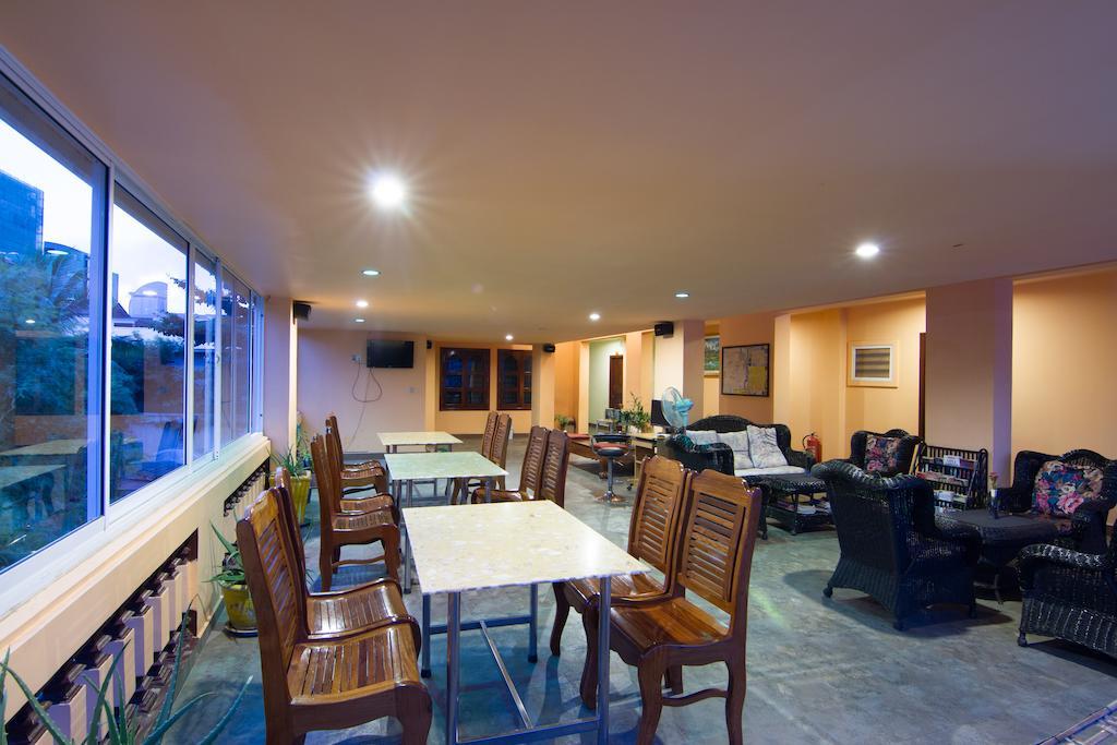 G Eleven Hotel Phnom Penh Esterno foto