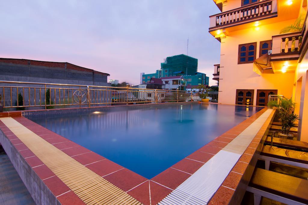 G Eleven Hotel Phnom Penh Esterno foto